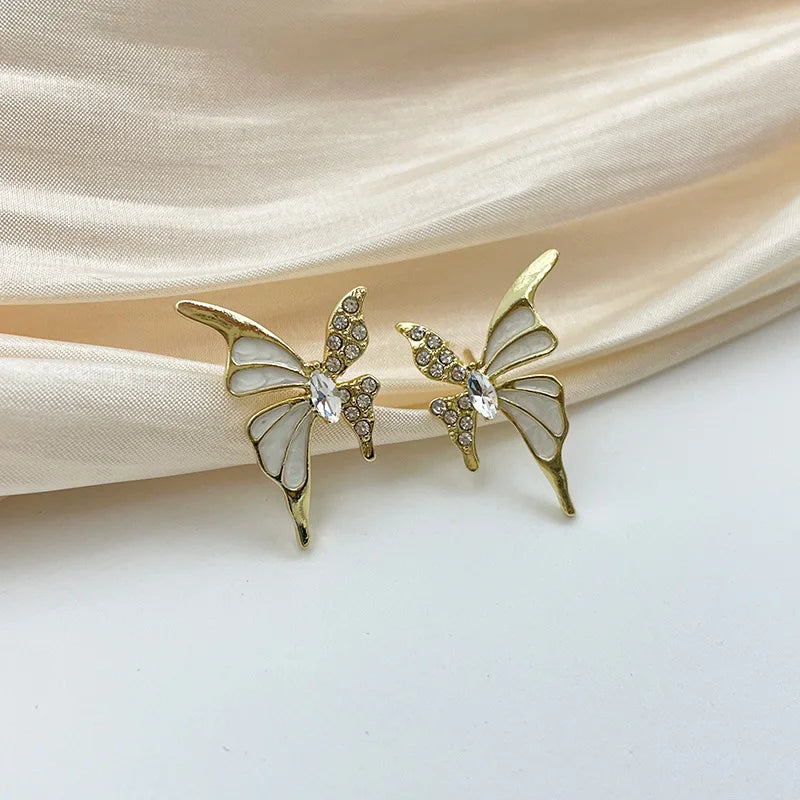 Fashion Cute Butterfly Stud Earrings for Women White Enamel Oil Crystal Wings Earrings Party Sweet Golden Color Metal Jewelry