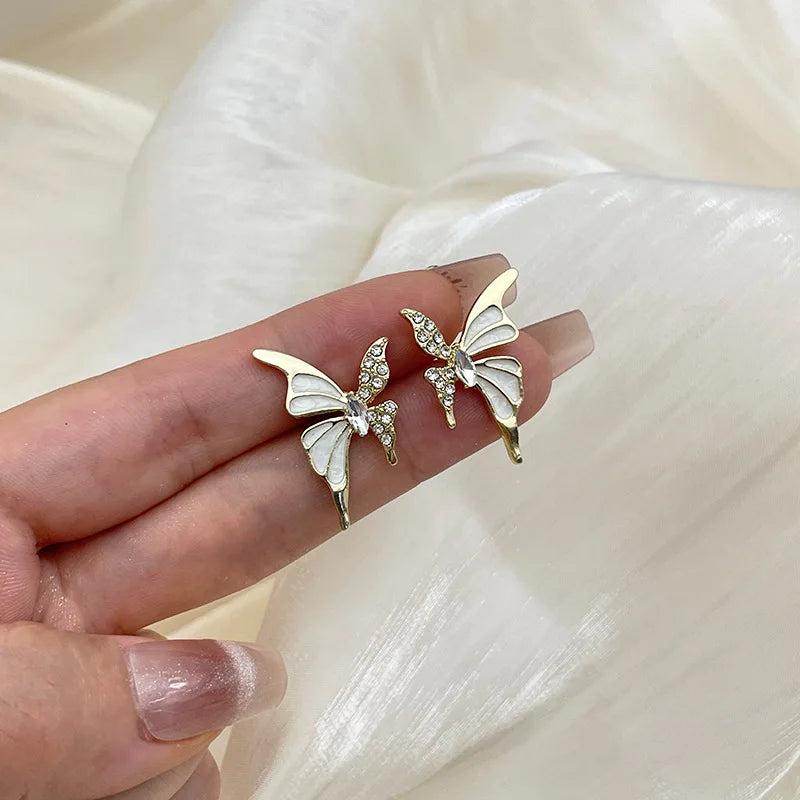 Fashion Cute Butterfly Stud Earrings for Women White Enamel Oil Crystal Wings Earrings Party Sweet Golden Color Metal Jewelry
